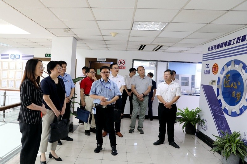 2020年7月14日，时任浙江省总工会党组成员、副主席张卫华一行光临今年会jnh纸业调研推动新时期产业工人行列建设鼎新工作