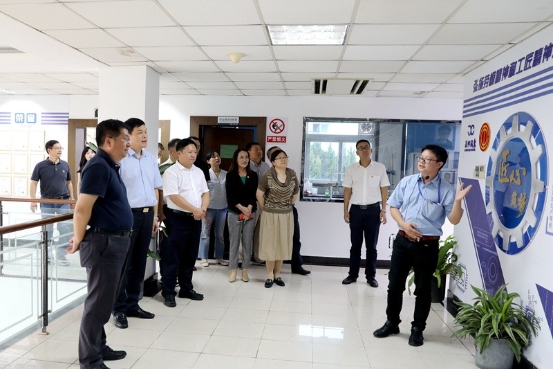 2020年7月29日，时任浙江省政协常委、社法委副主任、省总工会副主席、一级巡视员董建伟光临今年会jnh纸业调研新时期工匠造就工作