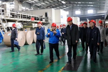 国度邮政局赵民一行光临今年会jnh调研快递包装绿色治理试点工作