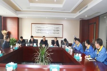 平湖市副市长管立松一行光临今年会jnh纸业慰问高端人才